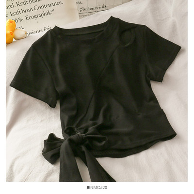 Ikdienas sieviešu blūze ar ovālu kakla izgriezumu un lentīti