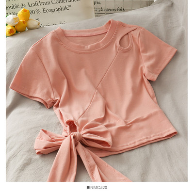 Ikdienas sieviešu blūze ar ovālu kakla izgriezumu un lentīti