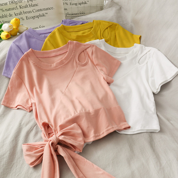 Ikdienas sieviešu blūze ar ovālu kakla izgriezumu un lentīti