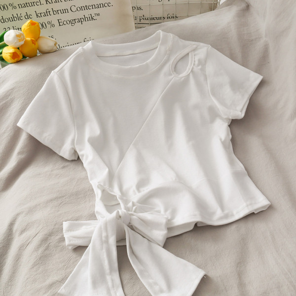 Ikdienas sieviešu blūze ar ovālu kakla izgriezumu un lentīti