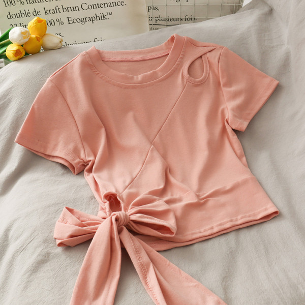 Ikdienas sieviešu blūze ar ovālu kakla izgriezumu un lentīti