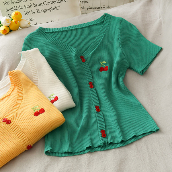 Női blúz kordbársony mezből, hímzéssel és gombokkal