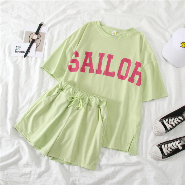 Naiste igapäevane komplekt kahest osast - T-särk ja lühikesed püksid