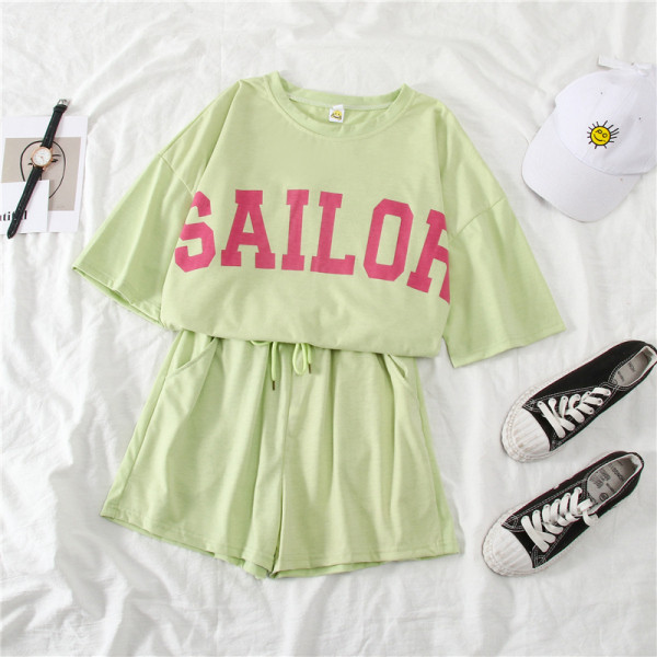 Naiste igapäevane komplekt kahest osast - T-särk ja lühikesed püksid