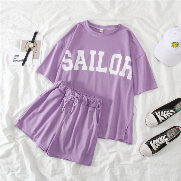 Naiste igapäevane komplekt kahest osast - T-särk ja lühikesed püksid