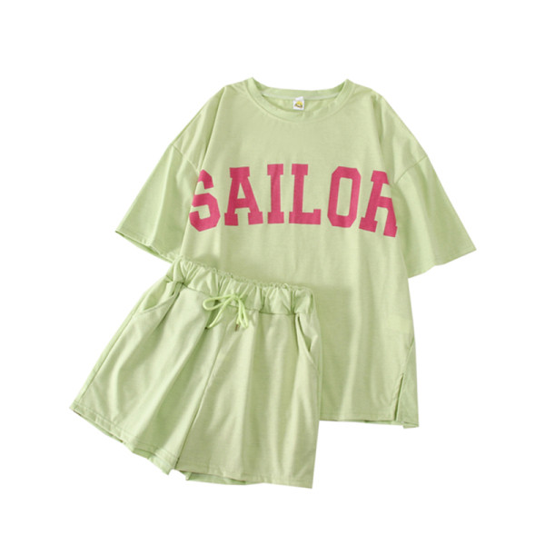 Naiste igapäevane komplekt kahest osast - T-särk ja lühikesed püksid