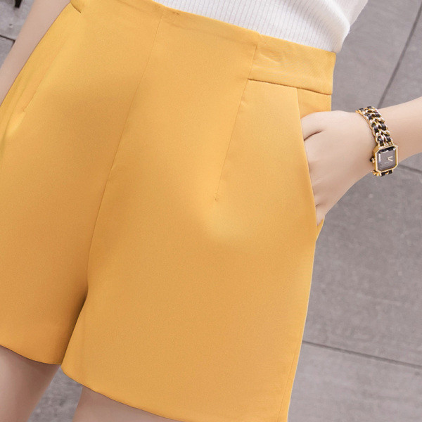 Pantaloni scurți de damă cu talie medie-înaltă