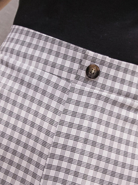 Pantaloni scurți de damă în carouri cu talie înaltă