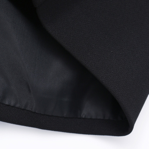 Pantaloni scurti moderni de dama cu element metalic in talie