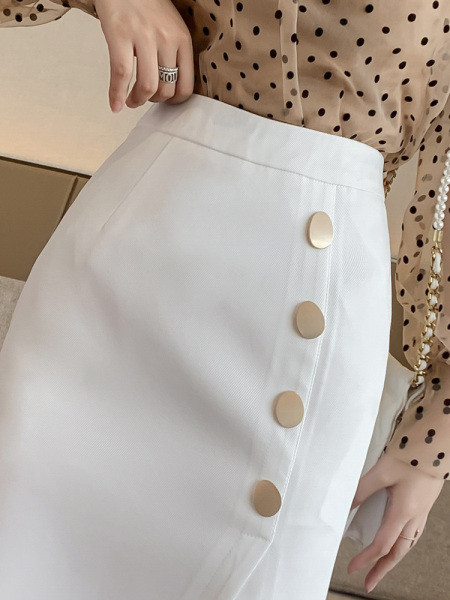 Fusta de dama eleganta, cu fanta si nasturi si talie inalta
