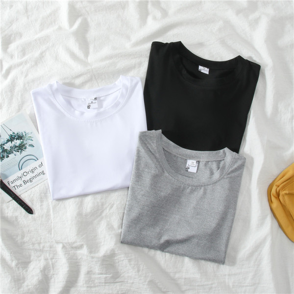 Naiste t-särgi tavaline mudel ümara kaelusega ja lühikeste varrukatega