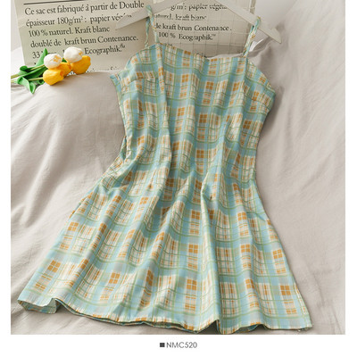 Väljalõigatud naiste roheline peenikeste rihmadega kleit