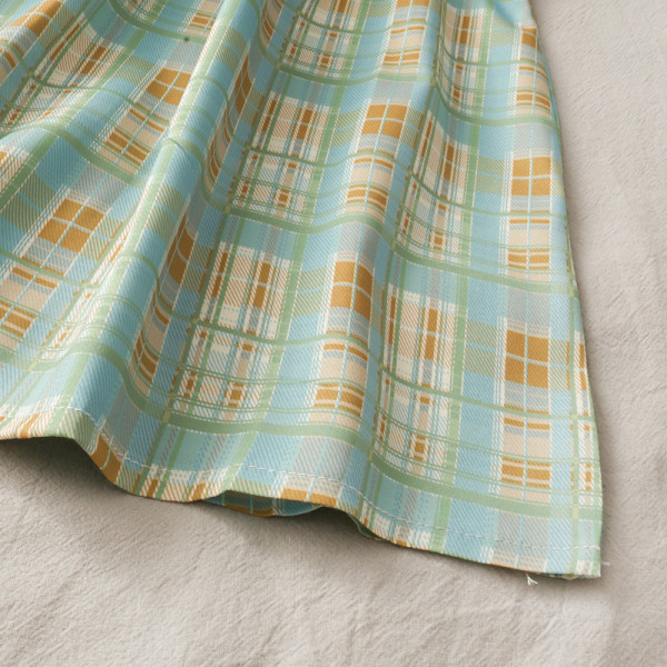 Väljalõigatud naiste roheline peenikeste rihmadega kleit