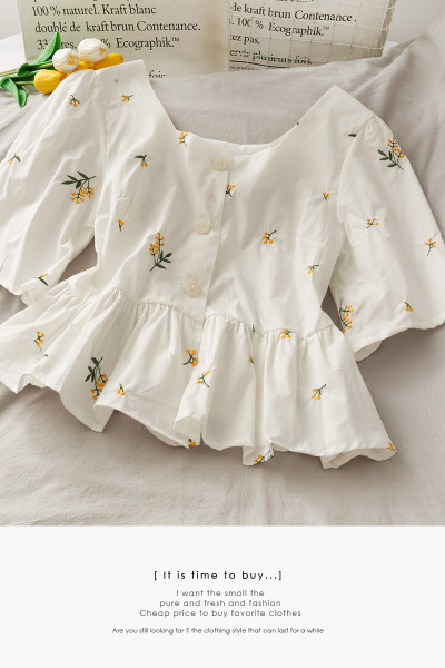 Kivágott női ing 3/4-es ujjal és hímzéssel