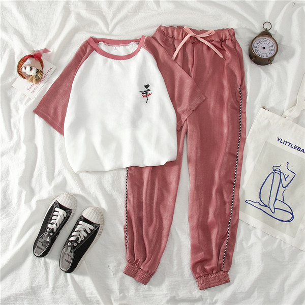 Set zilnic pentru femei din două părți - tricou și pantaloni