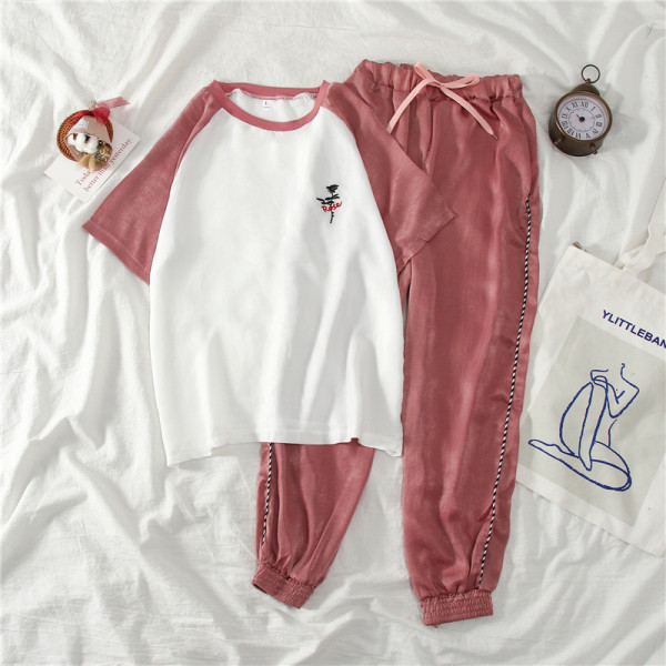 Set zilnic pentru femei din două părți - tricou și pantaloni