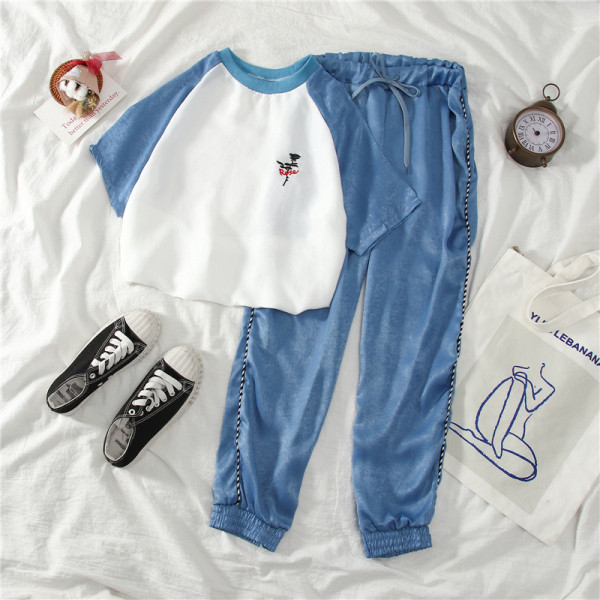 Set zilnic pentru femei din două părți - tricou și pantaloni