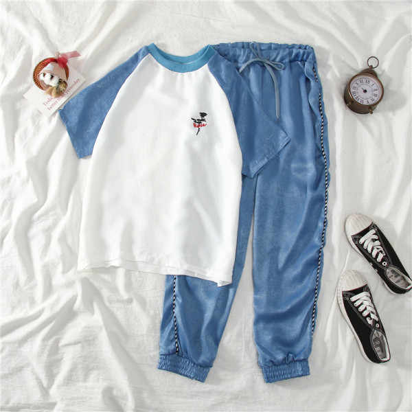 Set zilnic pentru femei din două părți - tricou și pantaloni