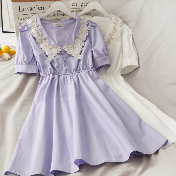 Rochie retro de dama decupata cu decolteu spitz si dantela