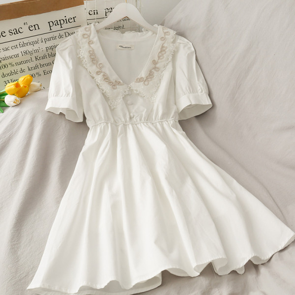 Rochie retro de dama decupata cu decolteu spitz si dantela