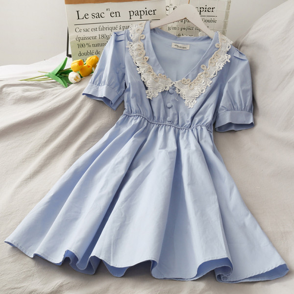 Rochie retro de dama decupata cu decolteu spitz si dantela