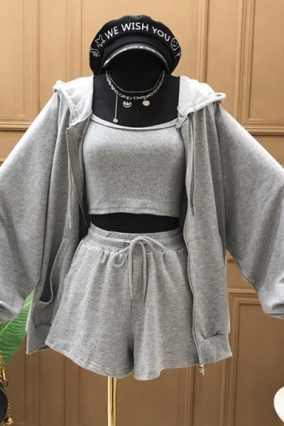 Set pentru femei din trei părți, inclusiv hanorac, maiou și pantaloni scurți