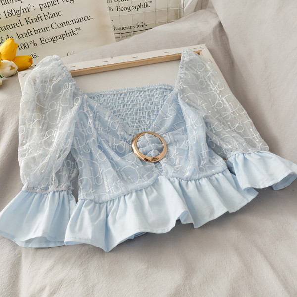 Sieviešu blūze ar špica kakla izgriezumu un metāla elementu