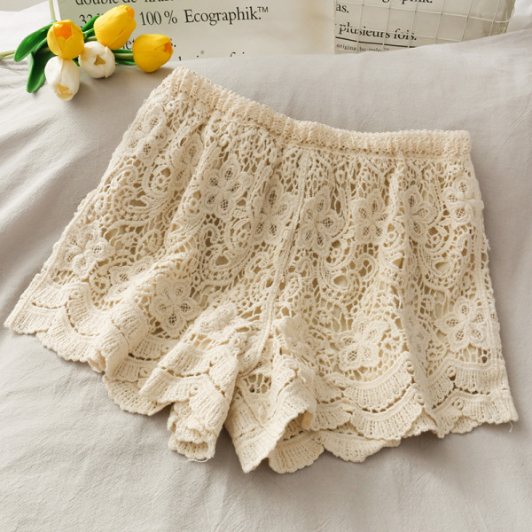 Naiste lühikesed pitsist püksid