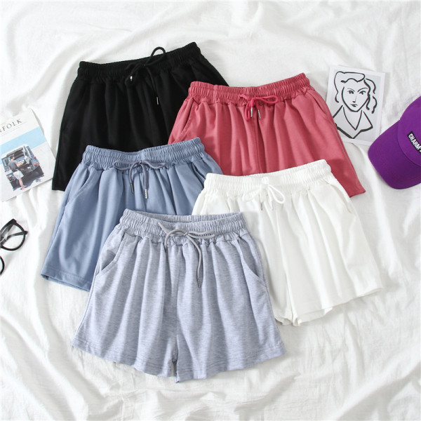 Platus sportinių šortų modelis su kaklaraiščiais