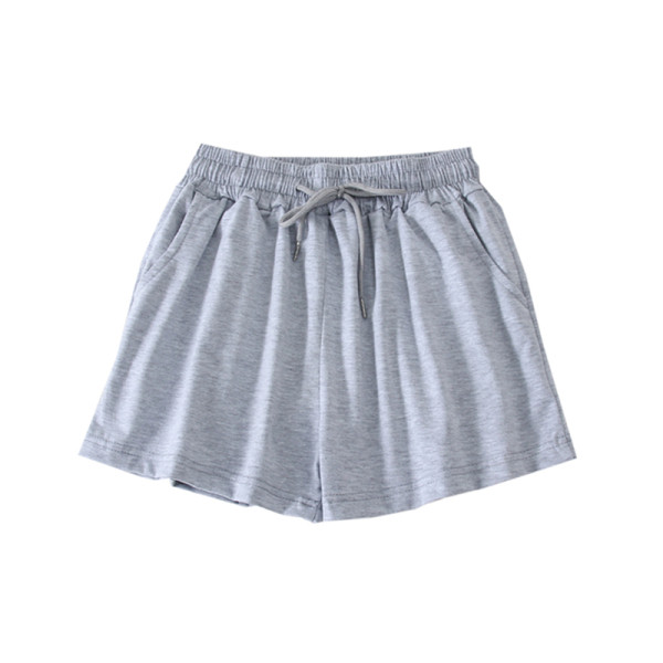 Platus sportinių šortų modelis su kaklaraiščiais