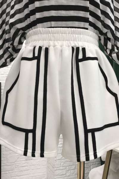 Pantaloni scurti albi model lat cu talie elastica