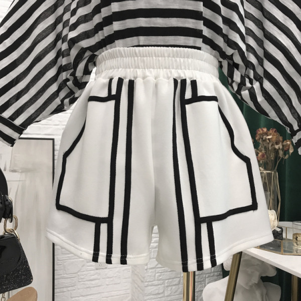 Pantaloni scurti albi model lat cu talie elastica