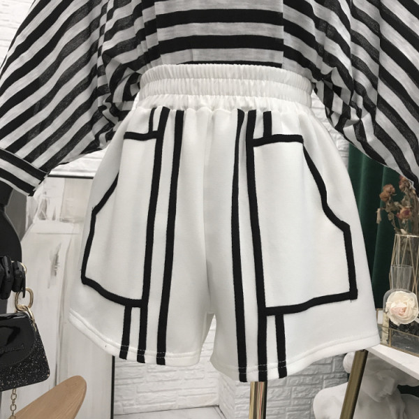 Pantaloni scurti albi model lat cu talie elastica