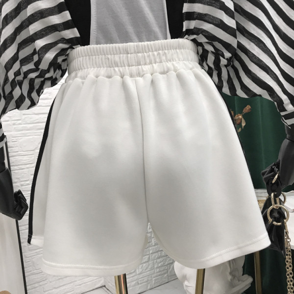 Pantaloni scurti albi model lat cu talie elastica