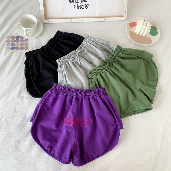 Naiste lühikesed püksid tikandite ja lipsudega