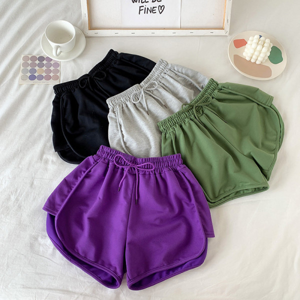 Naiste lühikesed püksid tikandite ja lipsudega