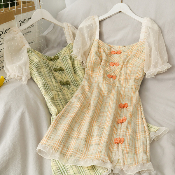 Rochie retro dama cu tul si trandafiri 3D