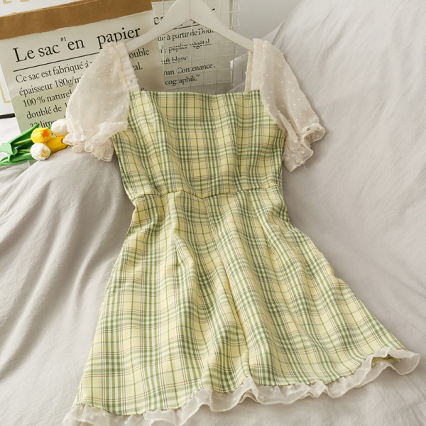 Rochie retro dama cu tul si trandafiri 3D