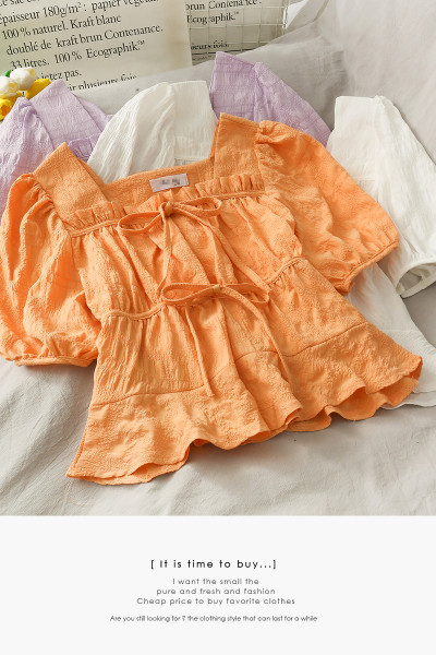 Bluză de damă cu decolteu pătrat și cravate