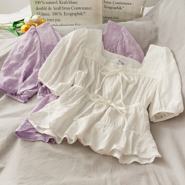 Bluză de damă cu decolteu pătrat și cravate