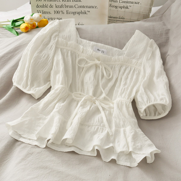 Bluză de damă cu decolteu pătrat și cravate