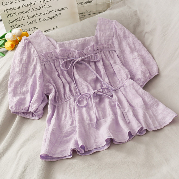 Bluză de damă cu decolteu pătrat și cravate