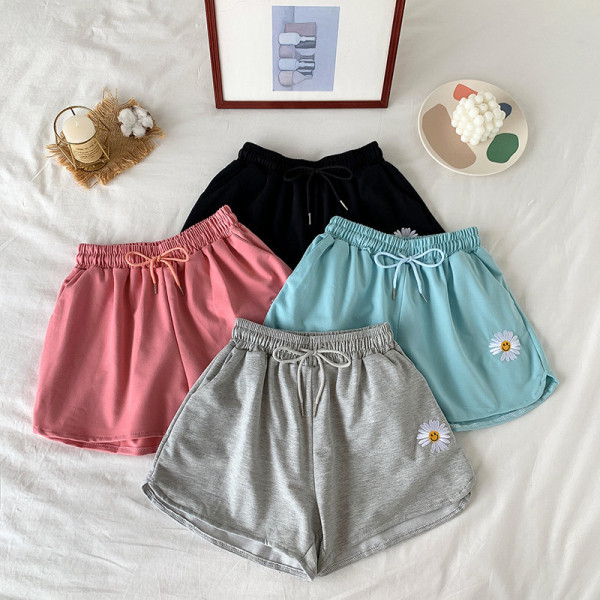 Tikitud ja elastse vöökohaga naiste lühikesed püksid