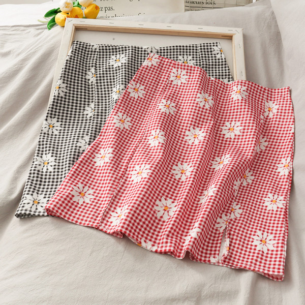 Rūtaini sieviešu īsi svārki ar augstu vidukli un šķēlumu