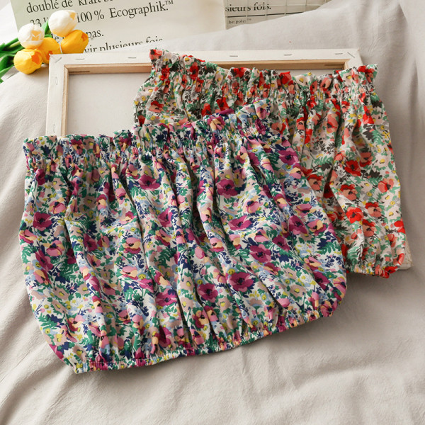 Retro naiste lillemustriga rinnahoidja