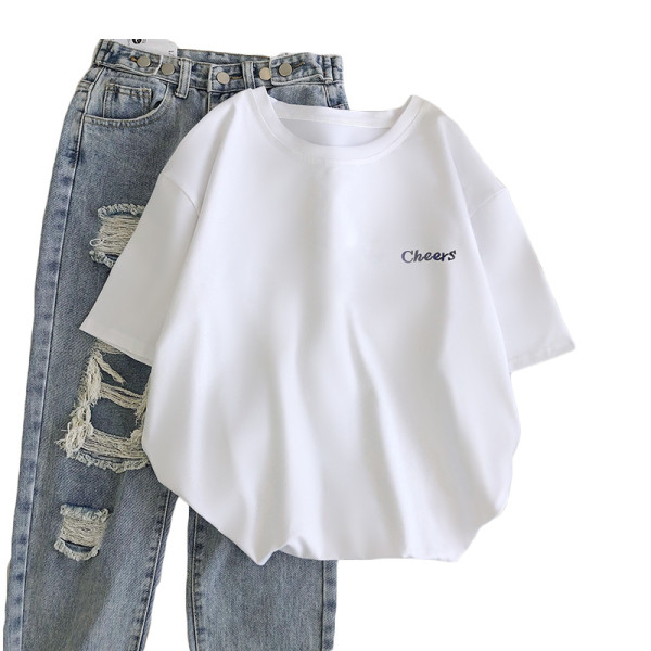 Tricou de damă de ultimă generație cu inscripție și decolteu oval