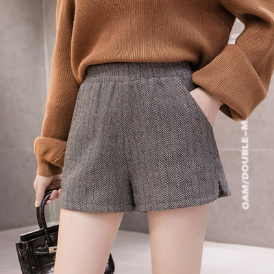 Sieviešu rudens šorti ar elastīgu jostasvietu