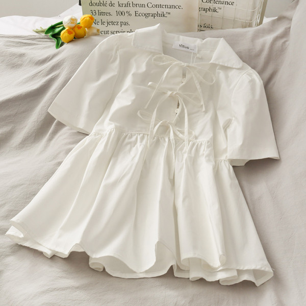 Cămașă de damă decupată cu mâneci scurte și cravate