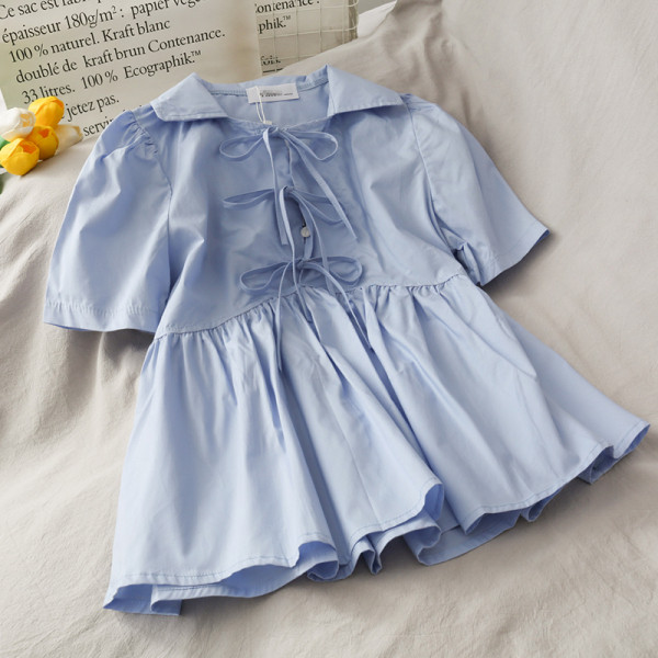 Cămașă de damă decupată cu mâneci scurte și cravate