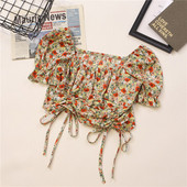 Női rövid ing négyzet alakú nyakkivágással és virágmotívumokkal